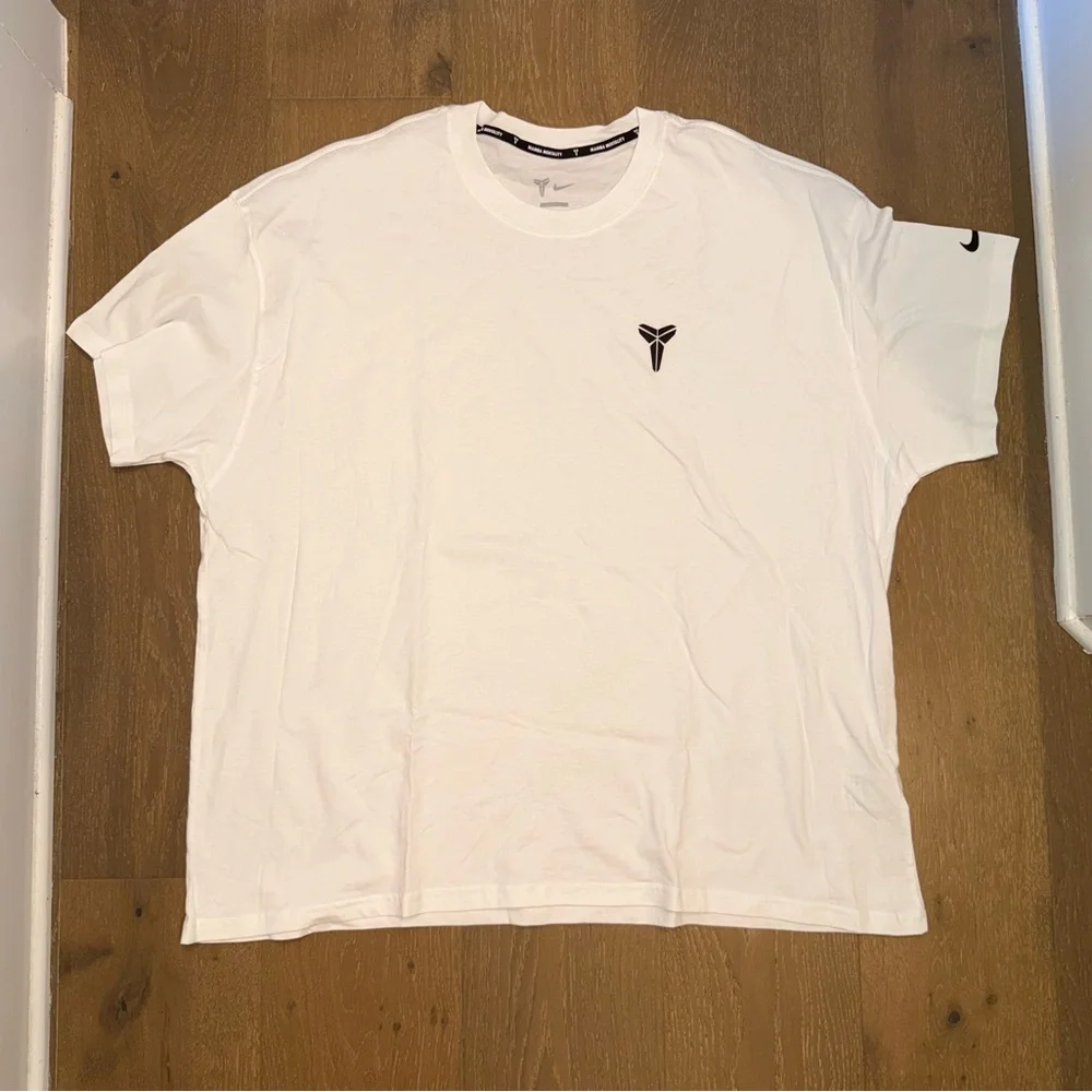NWOT Nike‎ White Kobe Short Sleeve Tee with Black Logos